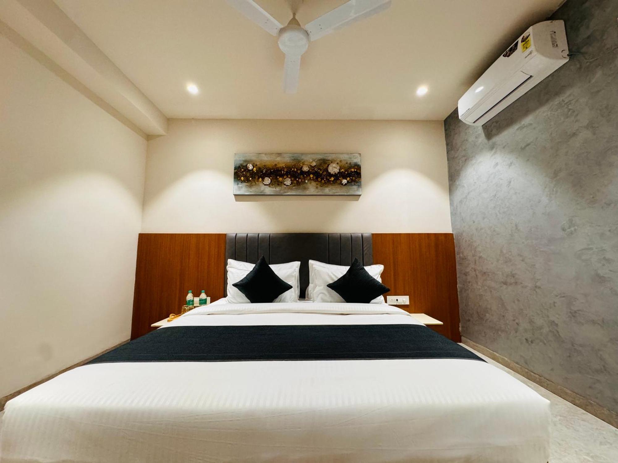 Hotel Rudhav Palace Ujjain Exterior photo
